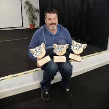 Mario Amaya, con los premios obtenidos