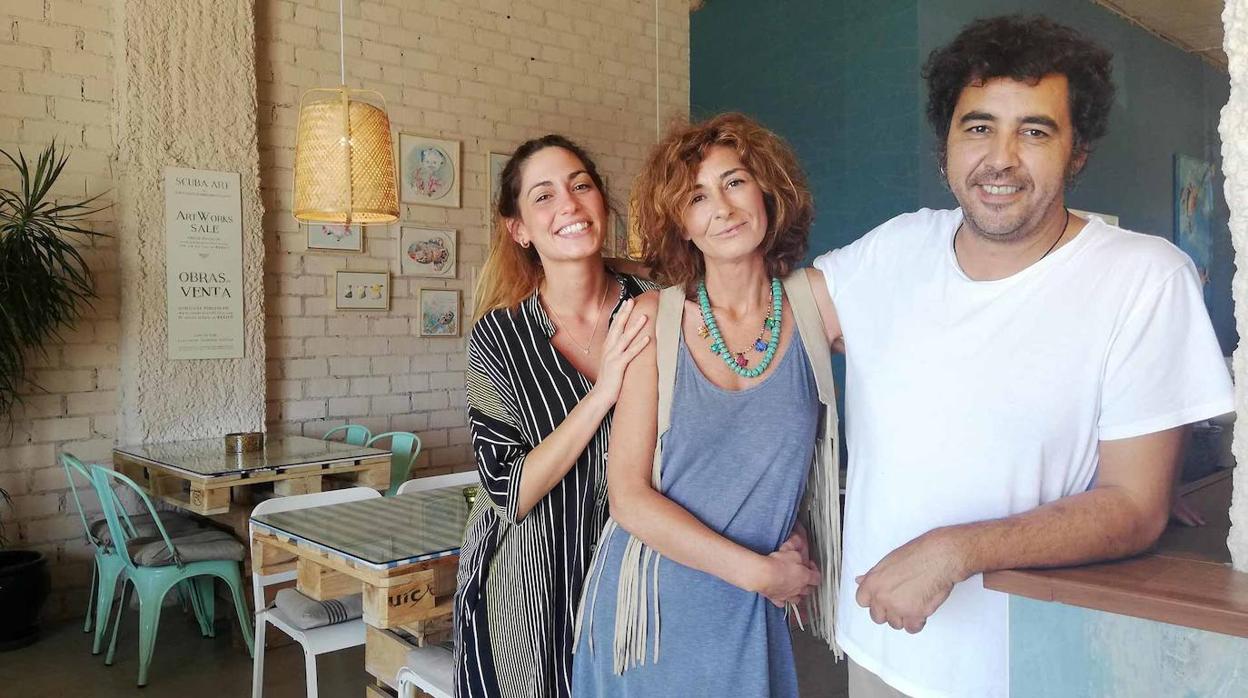 Chío Gaztelu, Eva Baro y David Méndez, cuando abrieron Berdó, en julio de 2020