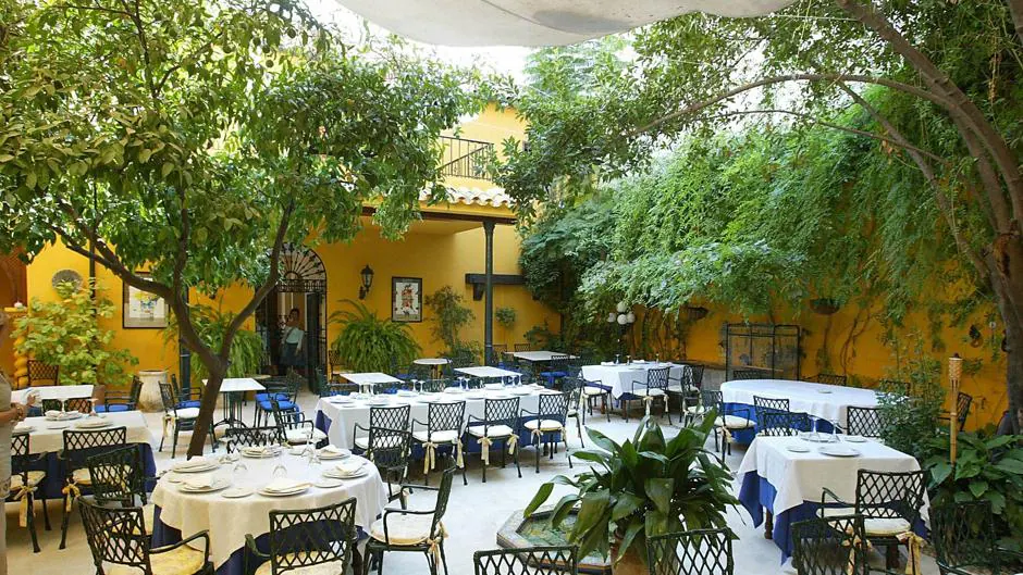 Patio central del restaurante Los Berengueles, en el centro de Córdoba