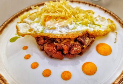 El tartar de atún con huevo frito