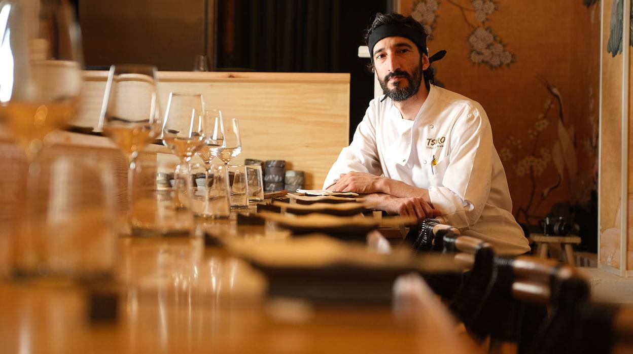 Víctor Jaén en Tsuro, su restaurante en la calle San Juan de Dios de Jerez