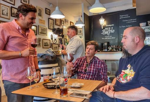 Juan Carlos Barrera, hablando del vino con Diego Guerrero y Johhny Naranjo