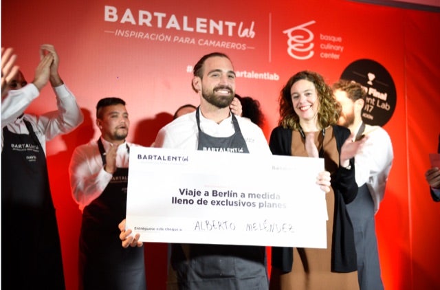 El camarero algecireño Alberto Meléndez se hace con el título Bartalent 2017