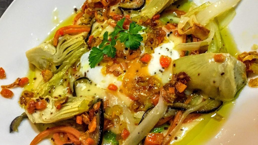 ladivinaelbosqueverduras. El Restaurante La Divina ofrece una carta muy diversa.