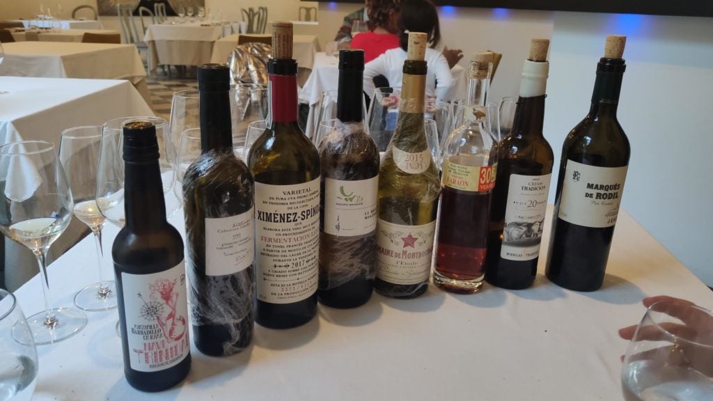 elespejomaridaje. Los vinos, parte destacada de la oferta de El Esepjo.
