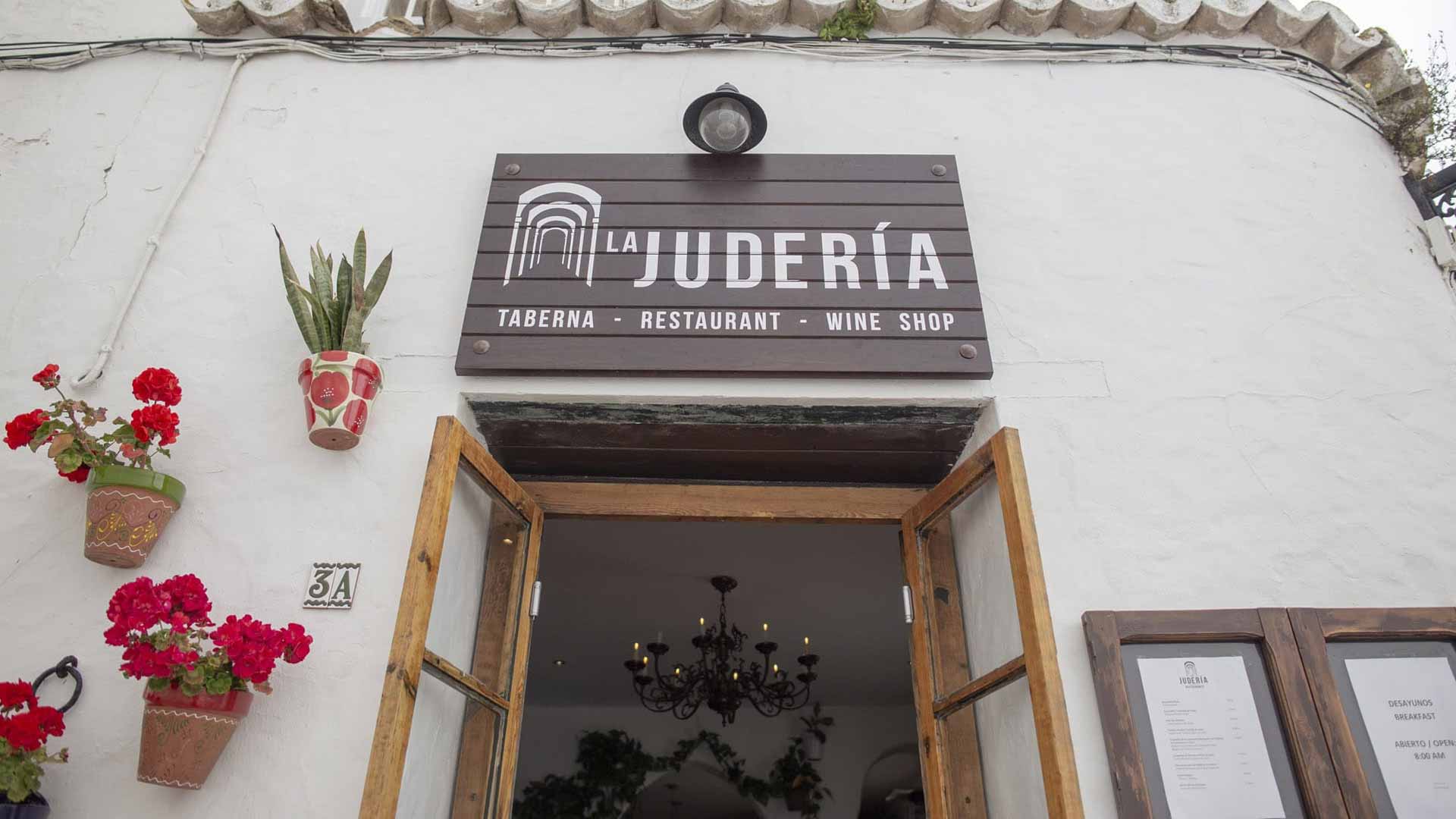 La Judería celebra sus particulares noches de velas en Vejer