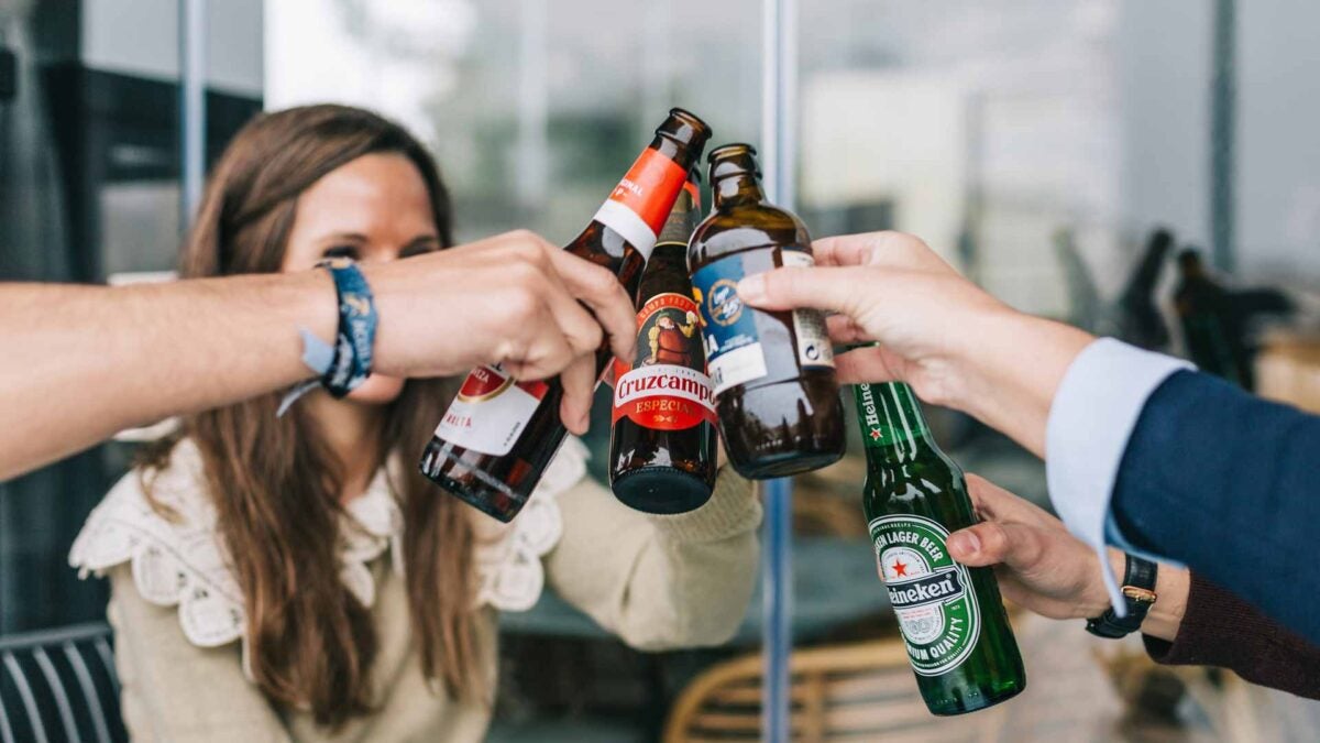 Cruzcampo, Heineken y Amstel reafirman su apoyo a la hostelería en el aniversario de #fuerzabar