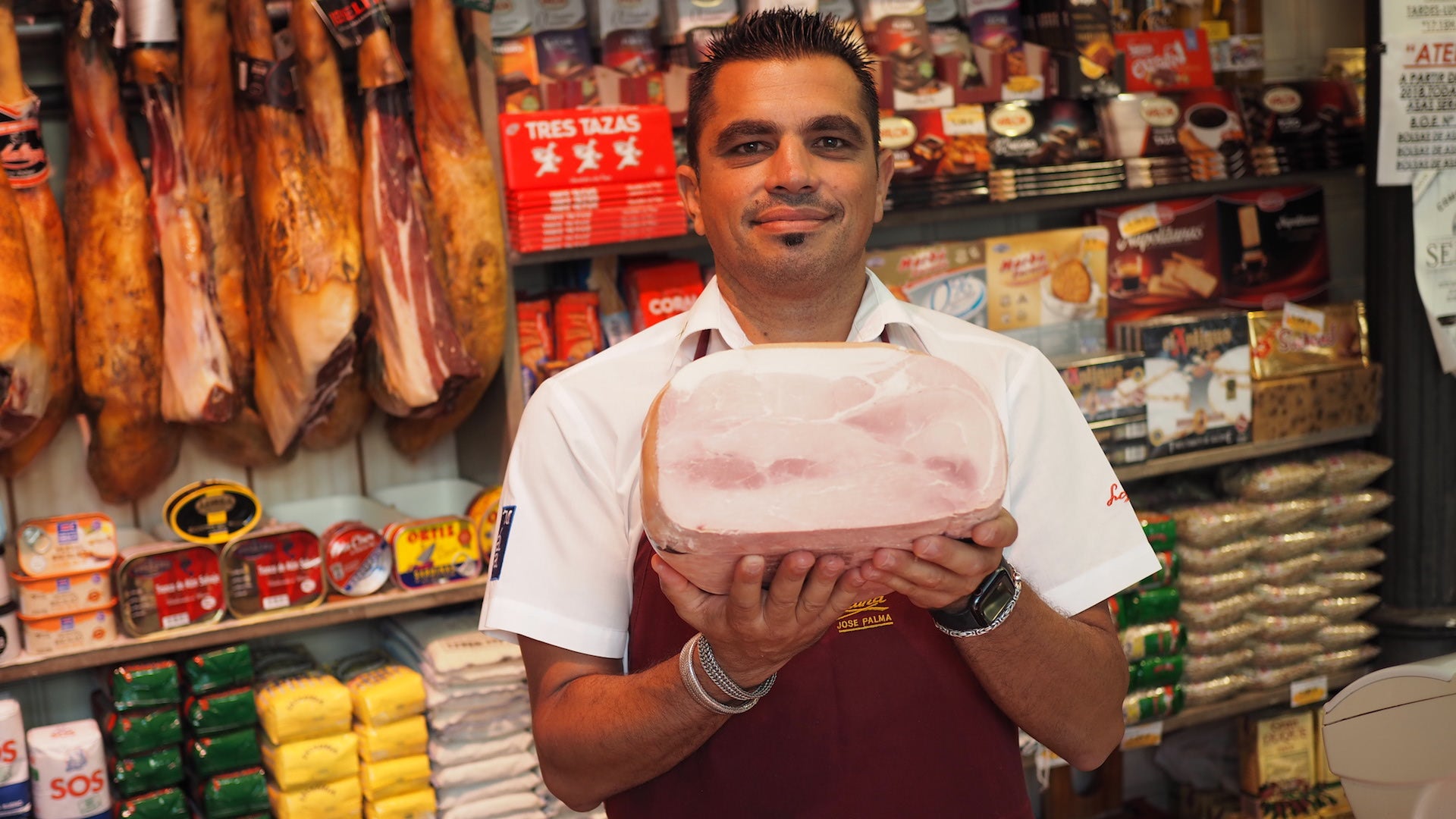 Un ultramarinos 100% tradicional que sobrevive al paso de los años: Así es La Mallorquina