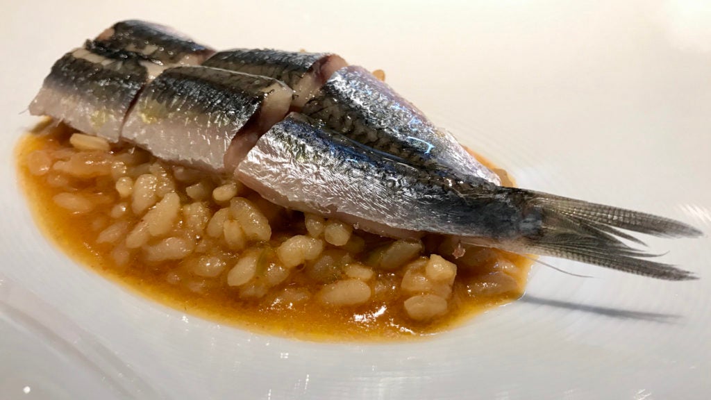 plato de restaurante kaleja en malaga centro. 