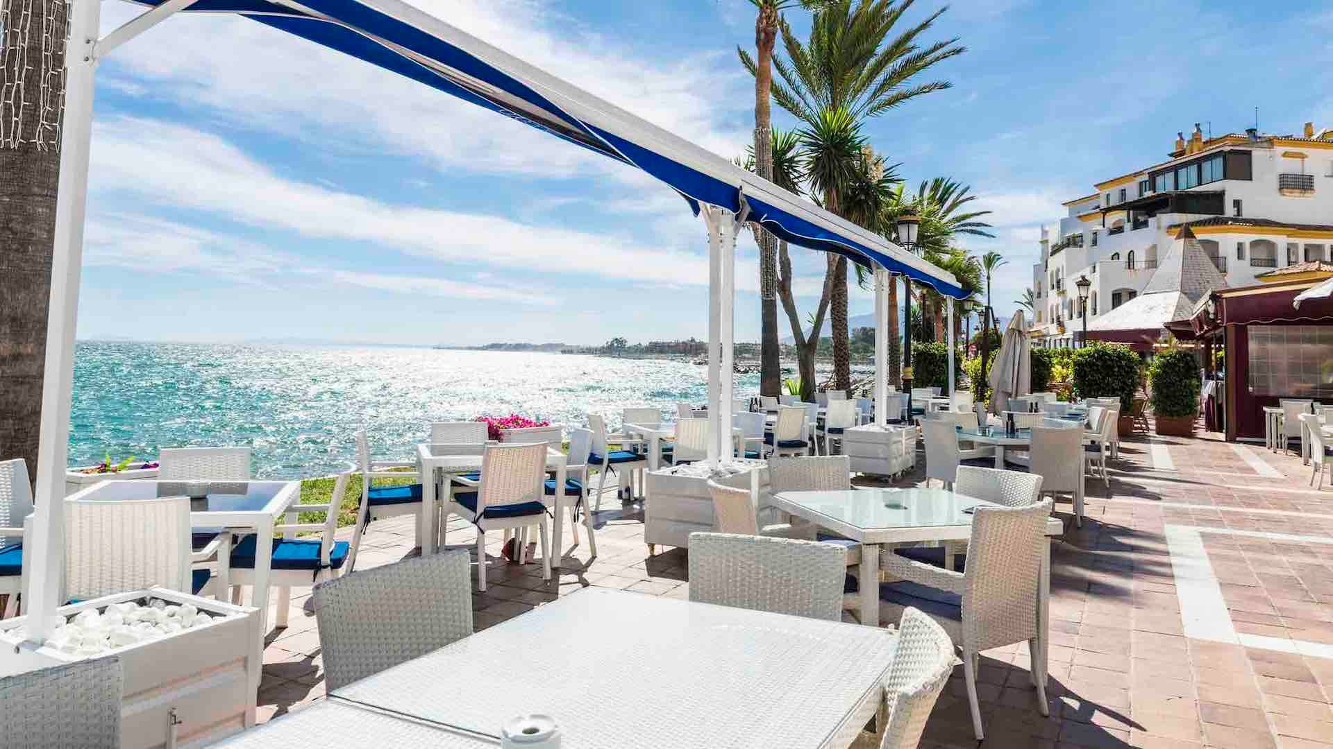 Terrazas de bares y restaurantes en la Costa del Sol que han reabierto sus puertas