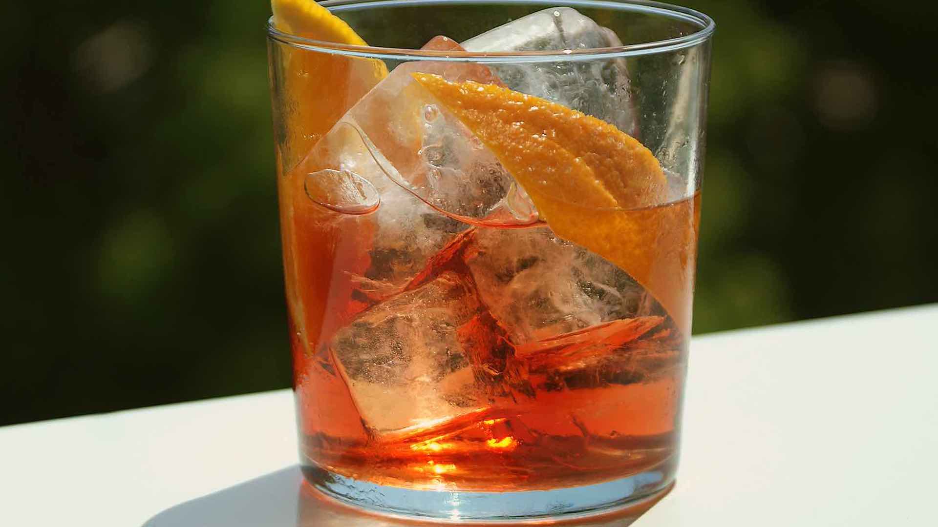 Cómo preparar el Sherry Negroni de Daniele Maroni (Finca Cortesin)
