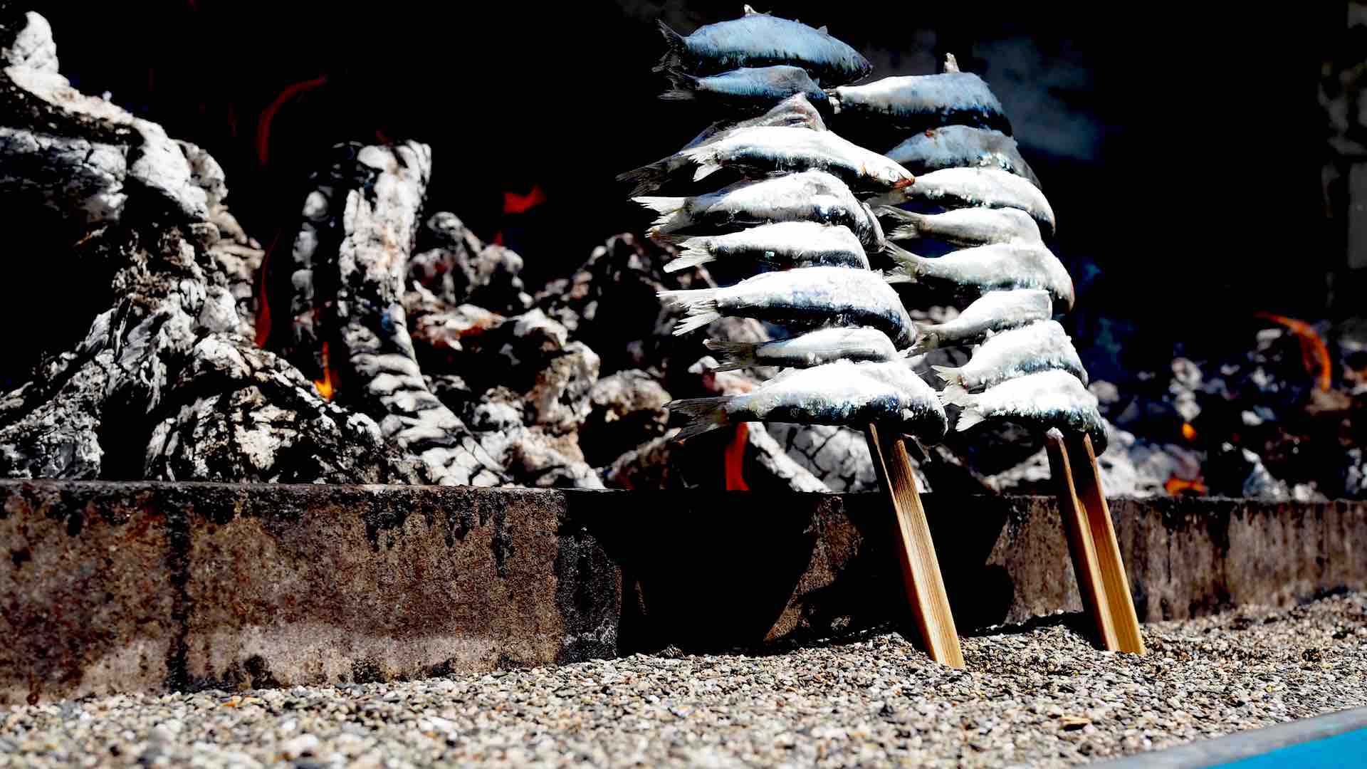 Los espetos de sardinas del chiringuito La Quiniela (Puente Romano), en Rincón de la Victoria