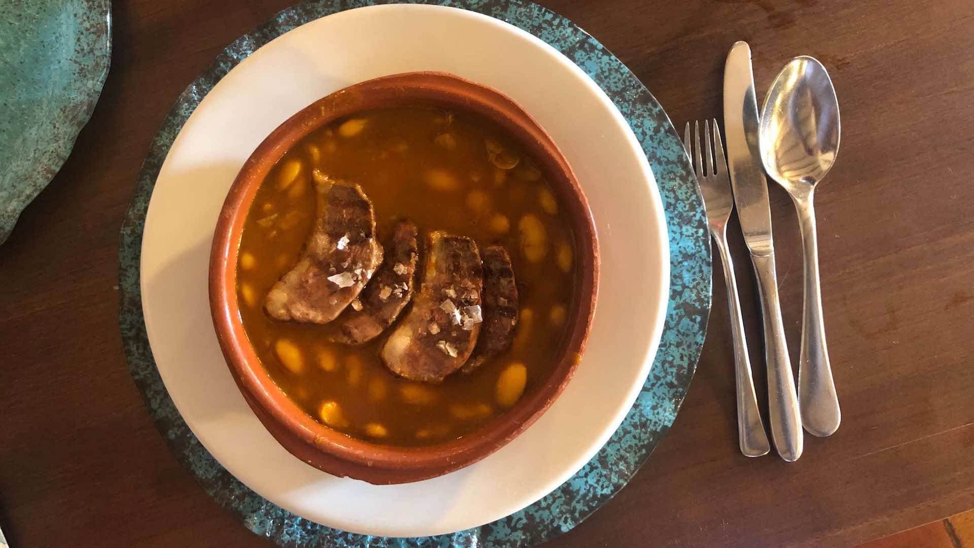 Sentarse a la mesa y que se pare el tiempo: Cocina de temporada y recetas tradicionales
