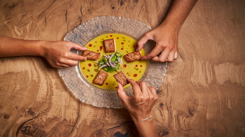 loffit-mantarraya-asi-llega-roberto-ruiz-a-marbella-04. 