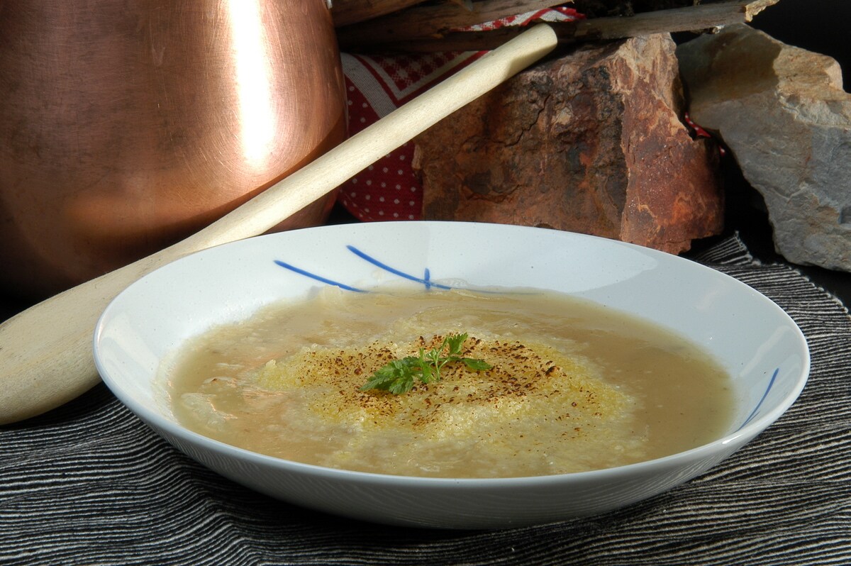 Sopa De Cebolla Gratinada - Gurmé