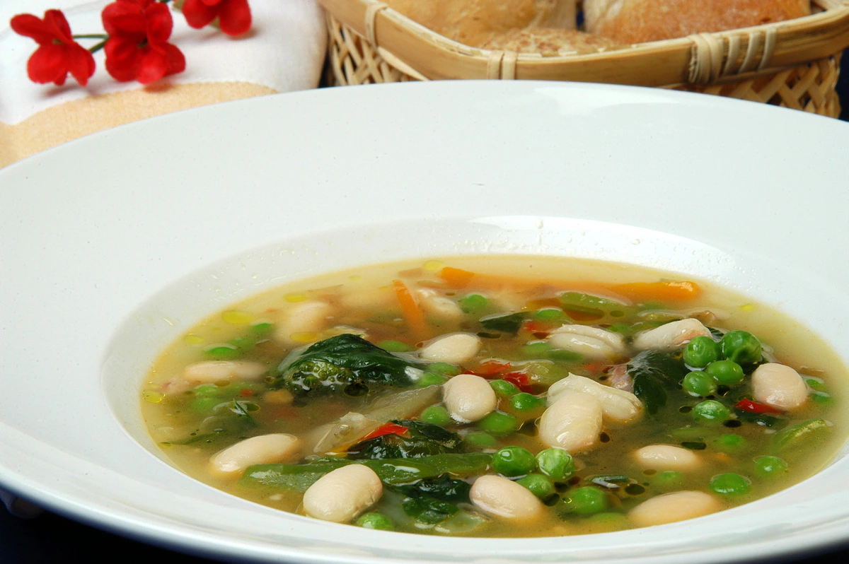 Receta de sopa de verduras casera a la italiana - Gurmé