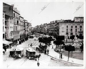 Vista de la plaza de la Constitución, actual plaza de España, a finales del...