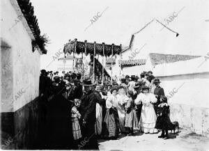 Coronación cuando la Macarena , el viernes santo Salía de procesión Extramuros