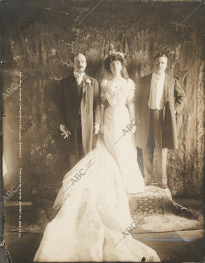 A la izquierda, el padre de la novia: Theodore Roosevelt, Presidente de los...