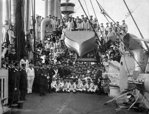 El Kaiser (X) A bordo del Acorazado "Preusen", durante La "gran semana Marítima"