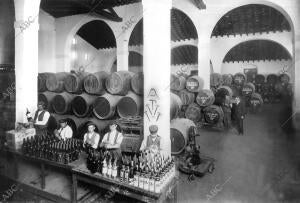 Interior de la bodega de extracción y embotellado de la casa viuda de José María...