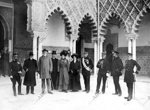 el jefe del Ejercito Frances en Marruecos general D. Amade (1), el embajador de...