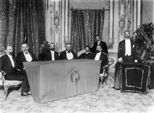 Literatos y Oradores que Tomaron pate en la Velada que se celebro en el teatro...