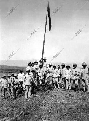 Guerra de Marruecos, el coronel Primo de Rivera y jefes y oficiales del...
