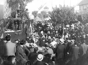 El Marqués de Pascual Dirigiendo la palabra A los Concurrentes al mitin del...