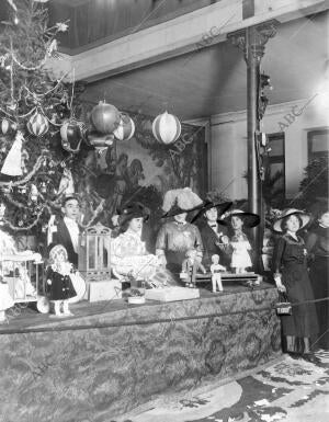 Tómbola Organizada por una junta de Damas Piadosas para allegar Recursos con...