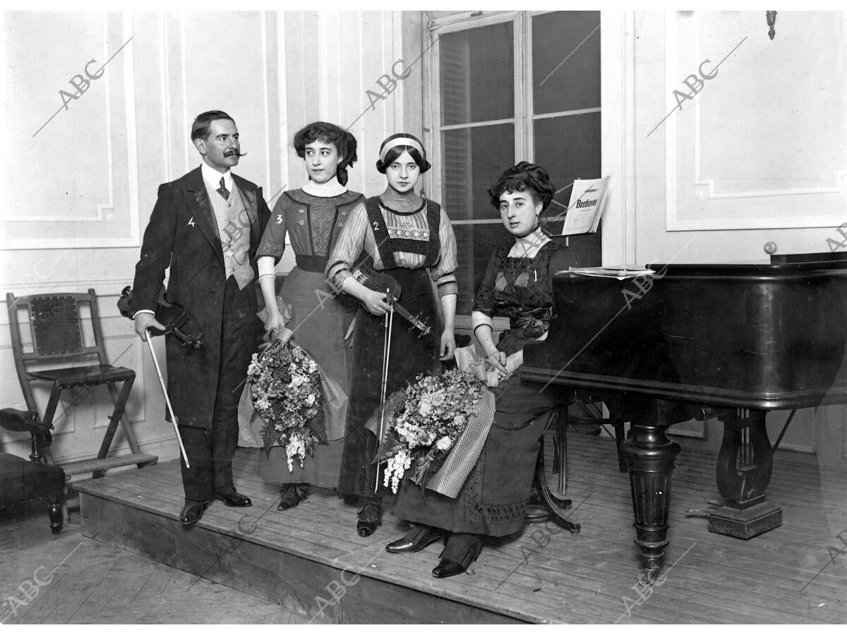 Margarita Aguado (1), Blanca Ferrant (2) clementina Planas (3) y D