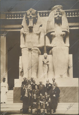 Estudiantes españoles de la clase de historia de la Escuela de Arquitectura de...