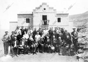 Ingenieros, Autoridades e Invitados A la inauguración de la Colonia el puerto y...