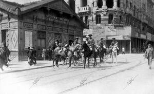 La Guardia Civil custodiando la estación de ferrocarril de Bilbao a Portugalete,...