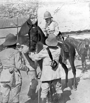 el general Luque(X) Montando A caballo al llegar A Melilla