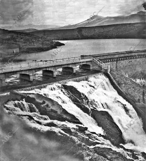 Las Obras del canal de Isabel Ii. vista parcial de la presa del villar