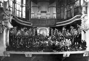 La sociedad coral de Bilbao en Barcelona aspecto del palacio de la música...