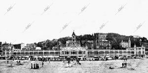 Vista general del nuevo balneario «La Perla del Océano», en la playa de La...