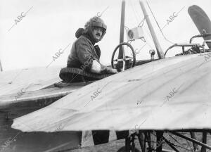 El teniente aviador alemán Caspar, que Realizó Vuelos sobre Dover y Dejó caer...