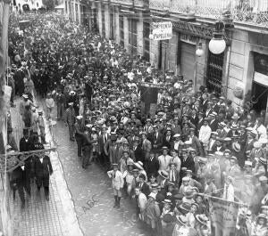 Llegada al gobierno civil de la manifestación Organizada para conmemorar el...