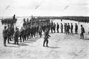 Los Reclutas de los Diferentes Cuerpos en el acto de jurar la bandera