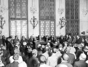 El ex ministro de Hacienda, D. Ángel Urzáiz (X), durante la conferencia que Dio...