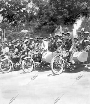 De las Carreras De "Side-Cars" en la granja equipo de Corredores que Ganó la...