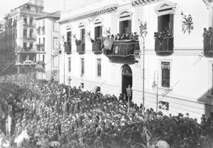 Aspecto que Ofrecía el martes último la plaza del Carmen, en el instante en que...