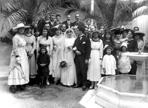 Grupo de Concurrentes A la boda de la Distinguida Señorita Eulalia Hernández con...