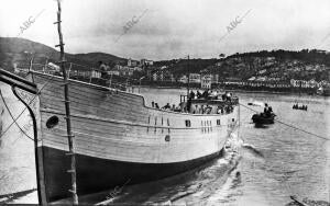 Botadura del Velero, de 500 Toneladas, "Manuel, Construído en los Astilleros de...
