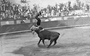 Cogida del espontáneo Agustín Areta, que se Echó al ruedo en la corrida de la...