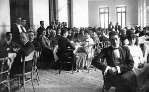 Aspecto de la galería del Gran Casino durante el champagne de honor ofrecido al...