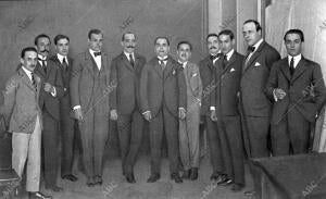 Grupo de Concurrentes A la reunión Celebrada para constituir la juventud...