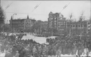 Aspecto de la plaza de Cataluña durante la misa de campaña Celebrada el domingo...